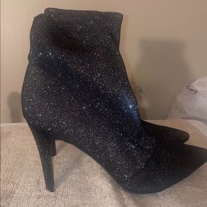 High heel, pointed toe, sparkle reflective Ankle booties